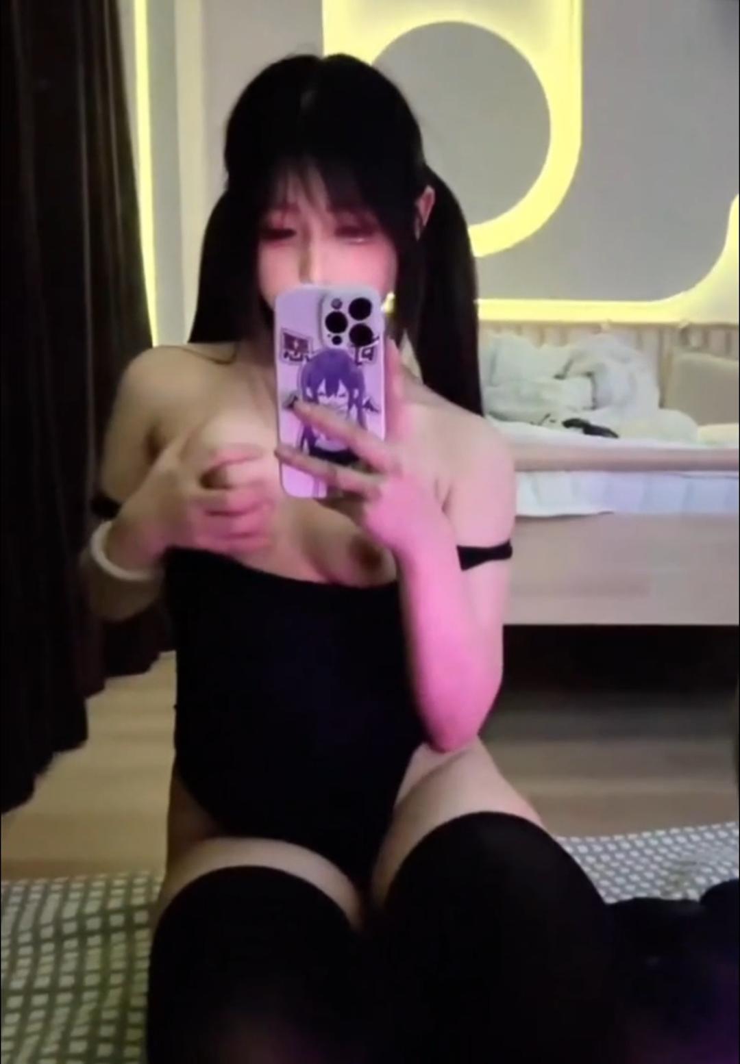 【湖南】常德谢萧 超甜素人小仙 自拍视频流出 大眼萌妹露脸放尿 展示极品身材 骚气指数直接拉满-6