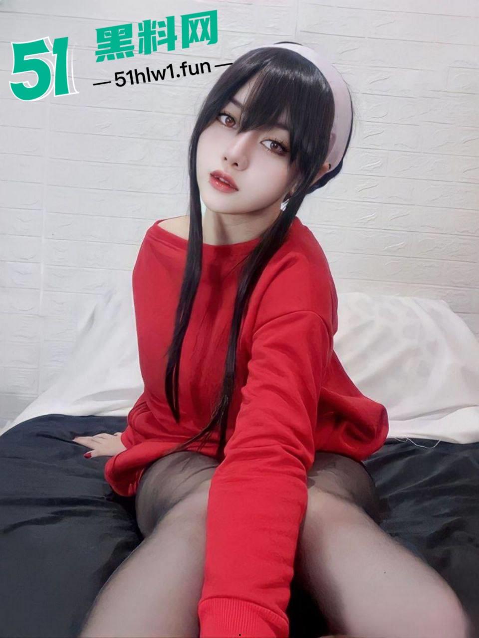 大奶高颜值少女穿性感黑丝透明红内衣，搔首弄姿揉奶玩穴道具爆插一线天嫩鲍淫叫声超好听。-1