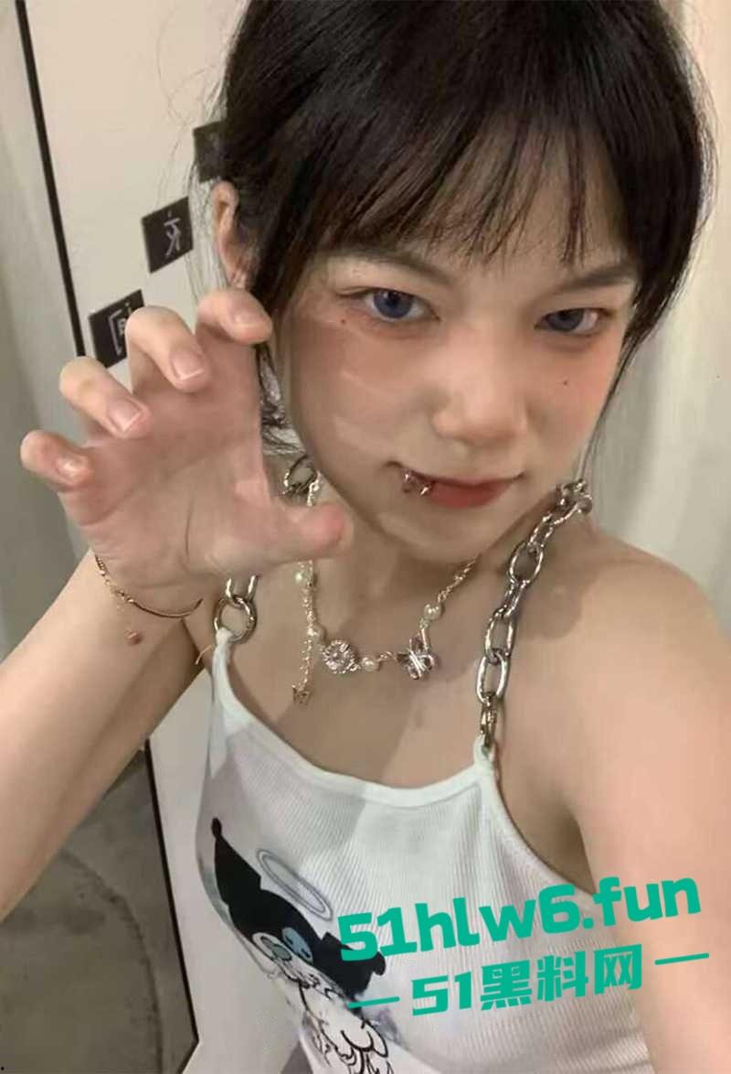 沈阳城市学院女神【张雨婷】露脸调教视频流出，口交吞精趴地当狗反差巨大！-4