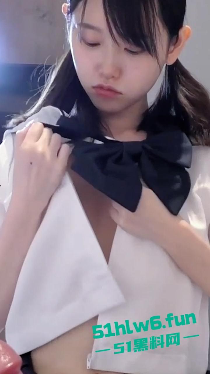 大神勾引清纯邻家小妹，扎双马尾被大神玩弄趴在白嫩的酮体上，暴力抽插小嫩穴，骚货主动迎合超反差。-6