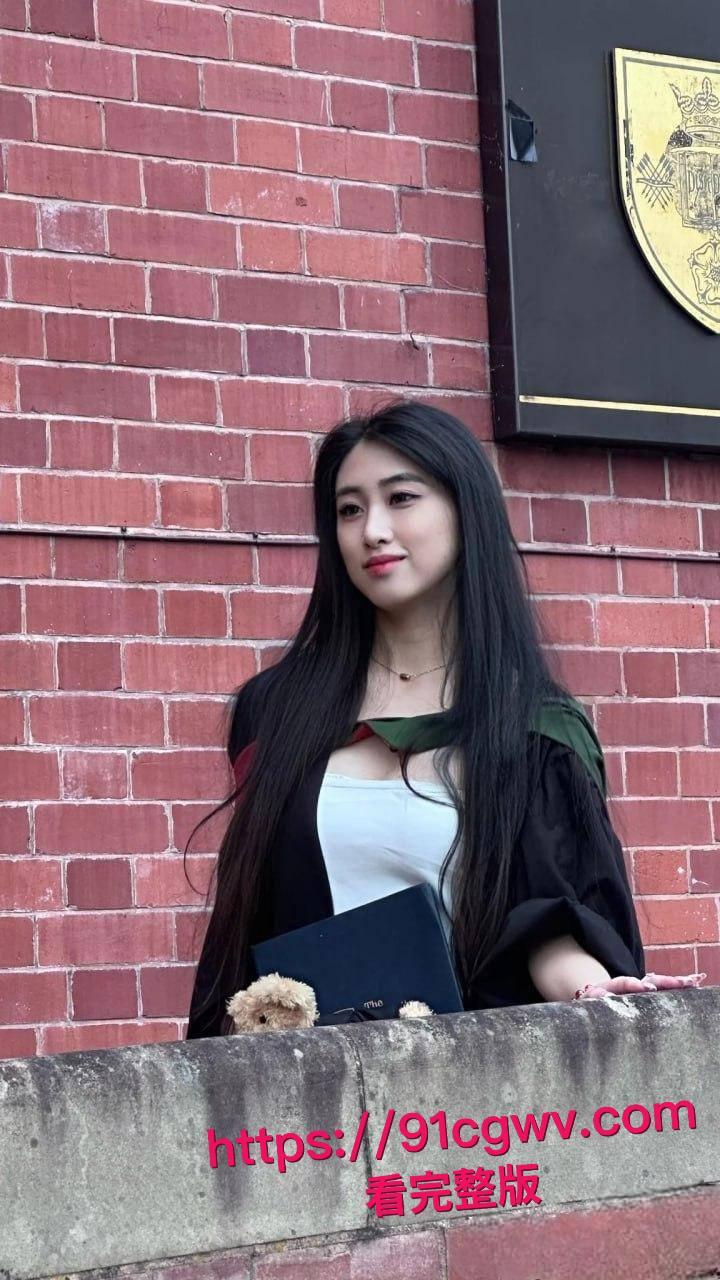 谢菲尔德音乐系高颜女神王天惨遭绿帽男友甩出私密大片！留学圈人人给钱就能上的极品骚货，跪舔鸡巴视频让哥们儿裤裆紧绷-18