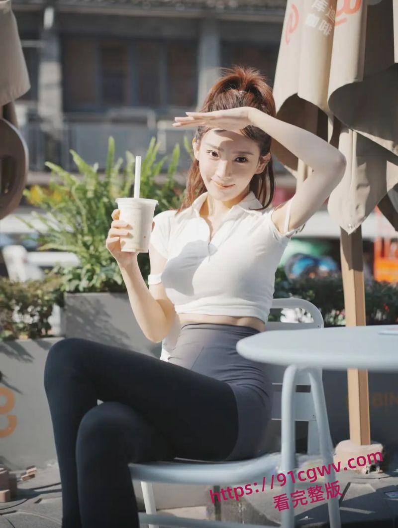 前央视女主持人马卉真空主持节目及直播,颜值身材是真的不错 高冷女主播黑料流出-1