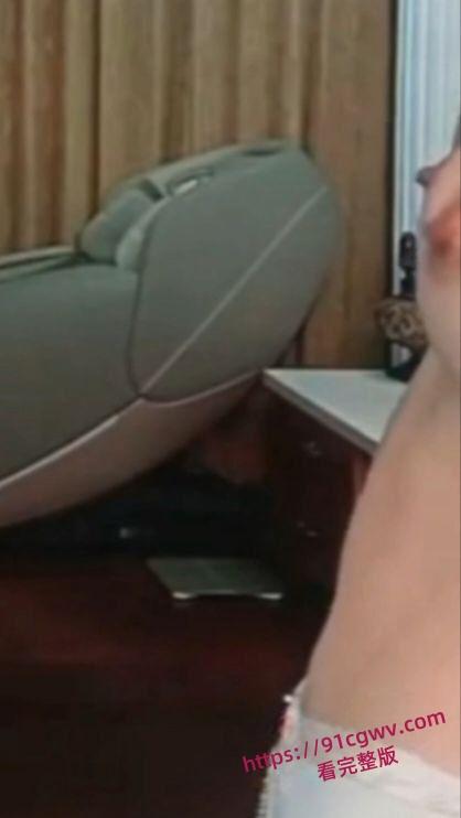 前央视女主持人马卉真空主持节目及直播,颜值身材是真的不错 高冷女主播黑料流出-7