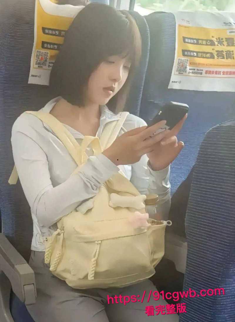 全网爆火高铁短发女孩大瓜！抖音真铁蛋被实锤为女主 私下各种大胆露出 高铁口交户外放尿 为了流量毫无底线！-8