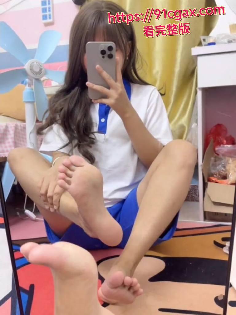 足控圈的福利姬 软萝 樱井川奈 颜值甜美，皮肤白嫩，腿长得让人看呆-1