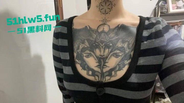 抖音反差婊【lee李李】纹身师店老板娘性爱视频流出，床上技术比纹身还更一流。-3