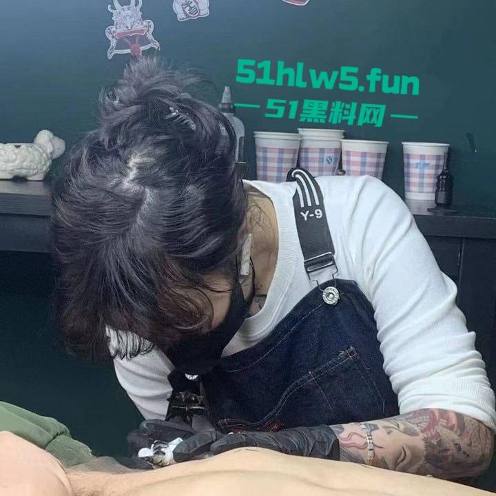 抖音反差婊【lee李李】纹身师店老板娘性爱视频流出，床上技术比纹身还更一流。-6