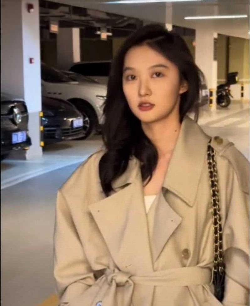 抖音600w粉丝网红【牟牟刘啊】早期自慰视频被渣男曝出 黑木耳骚穴一览无余-3