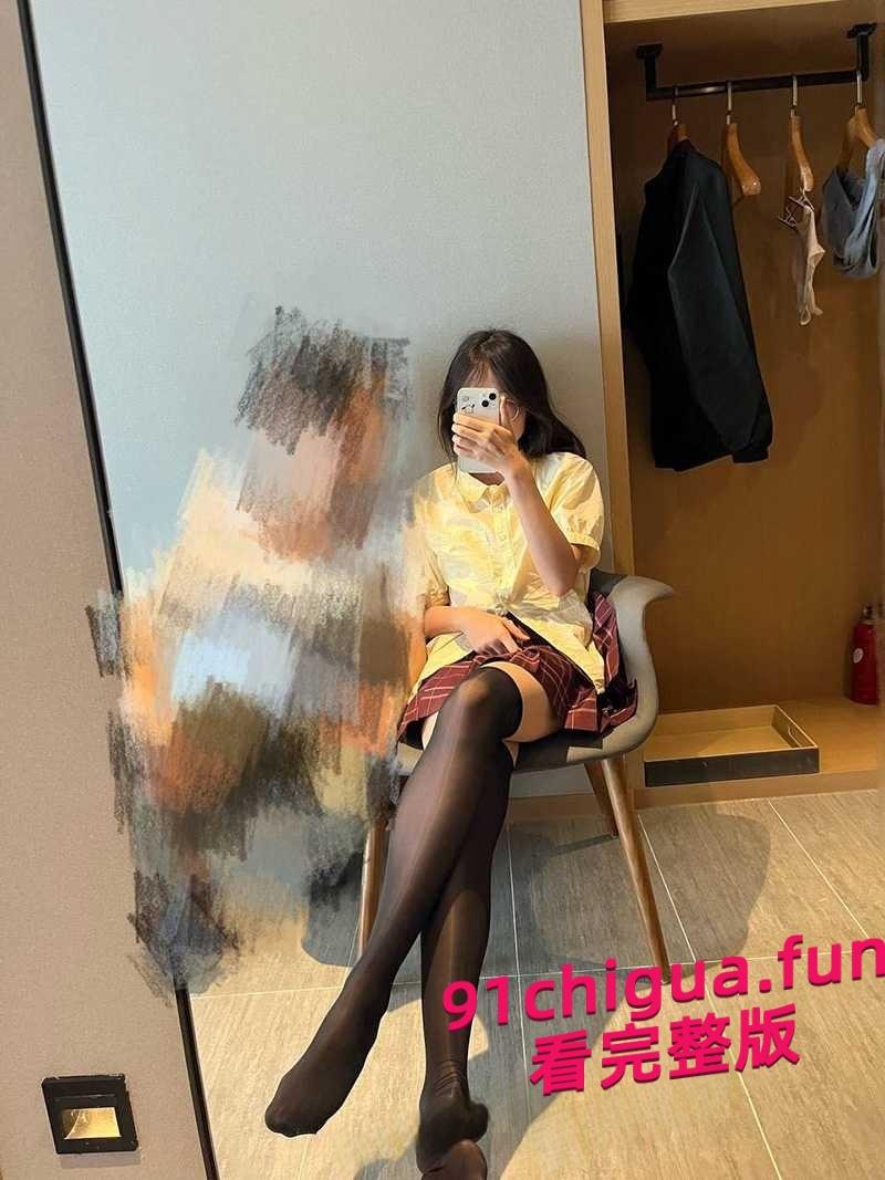 异地恋美腿JK女友和摄影师互免偷情 做爱自拍发给男友！-5