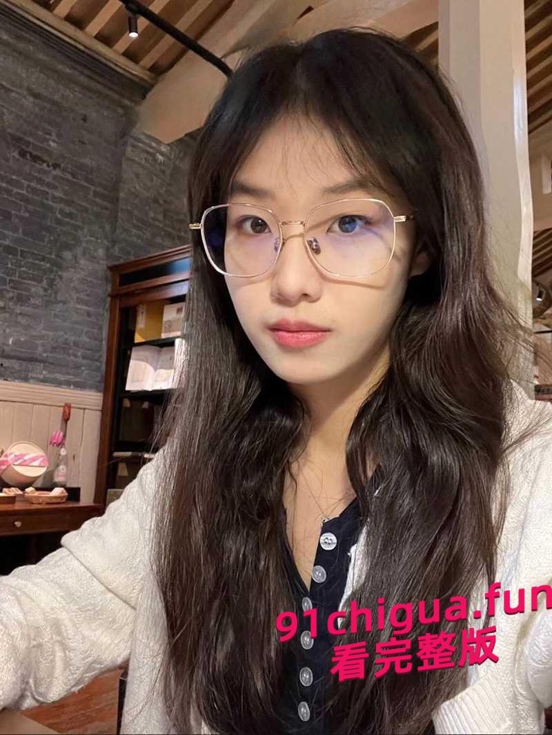 异地恋美腿JK女友和摄影师互免偷情 做爱自拍发给男友！-6