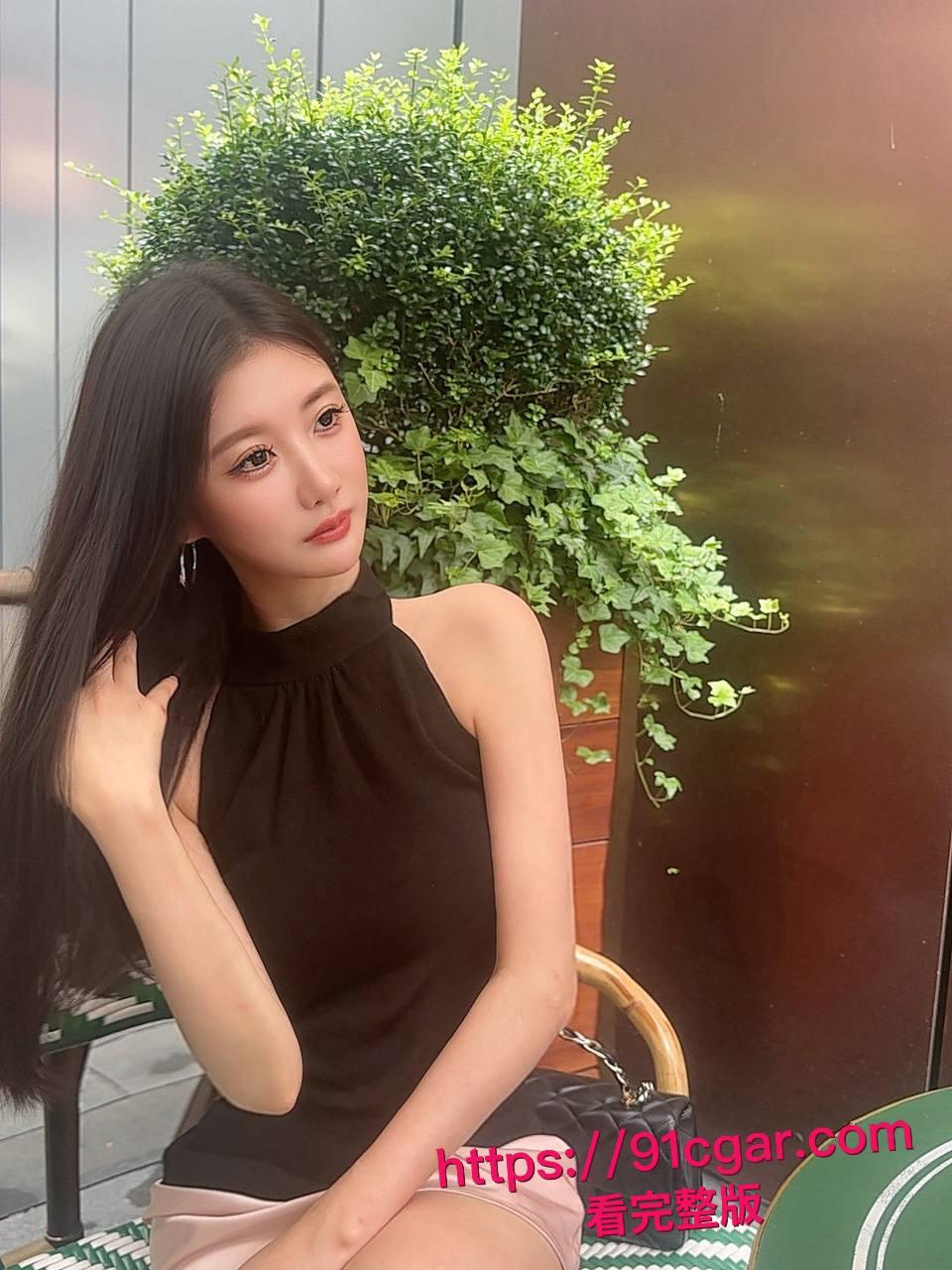 MERIOL_CHAN 卧室独守空房彻底放飞!新加坡甜美女神私下抠到喷水高潮连连,奶子晃得人当场射屏!-7