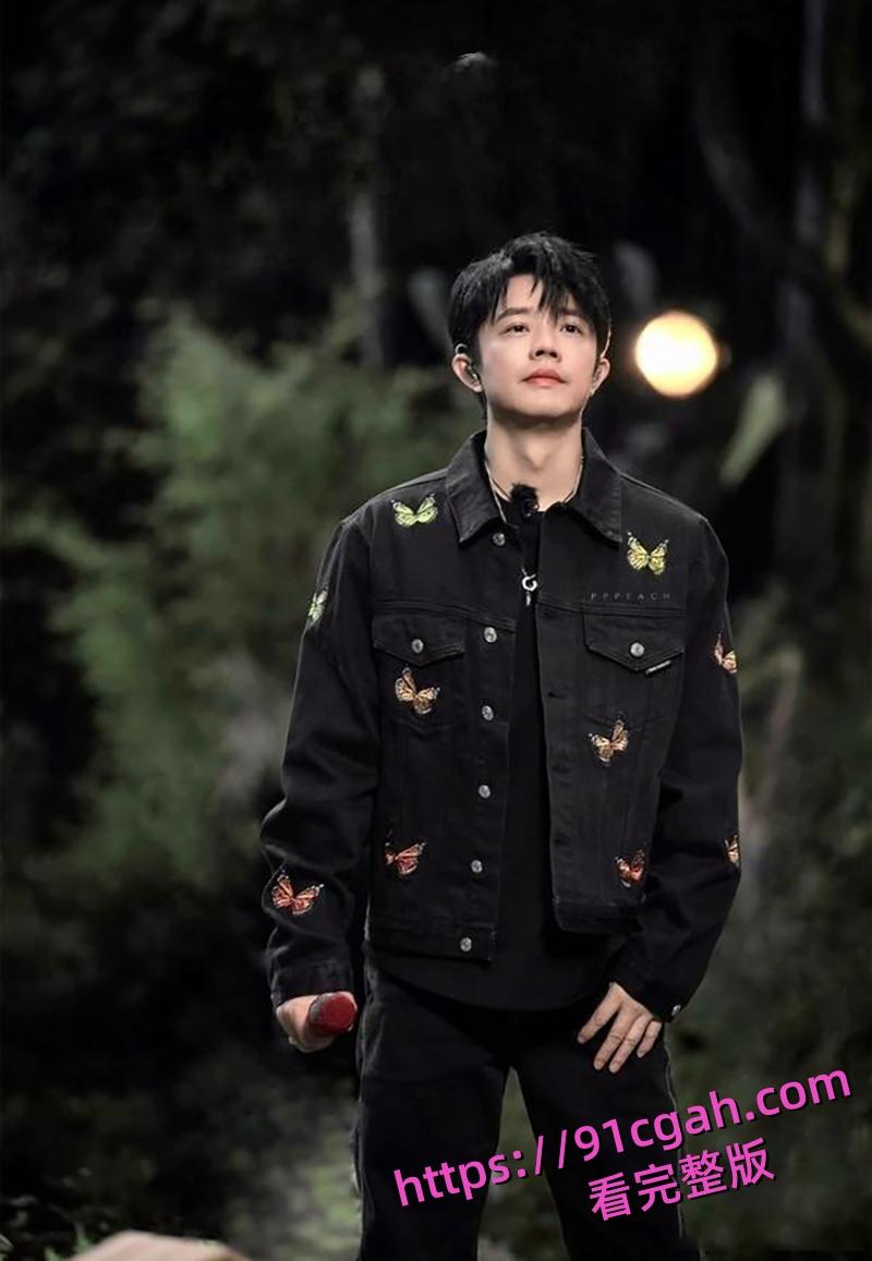 凤凰传奇曾毅彩排照性爱姿势手表登热搜 自曝曾殴打女工作人员点燃舆论火焰!-1