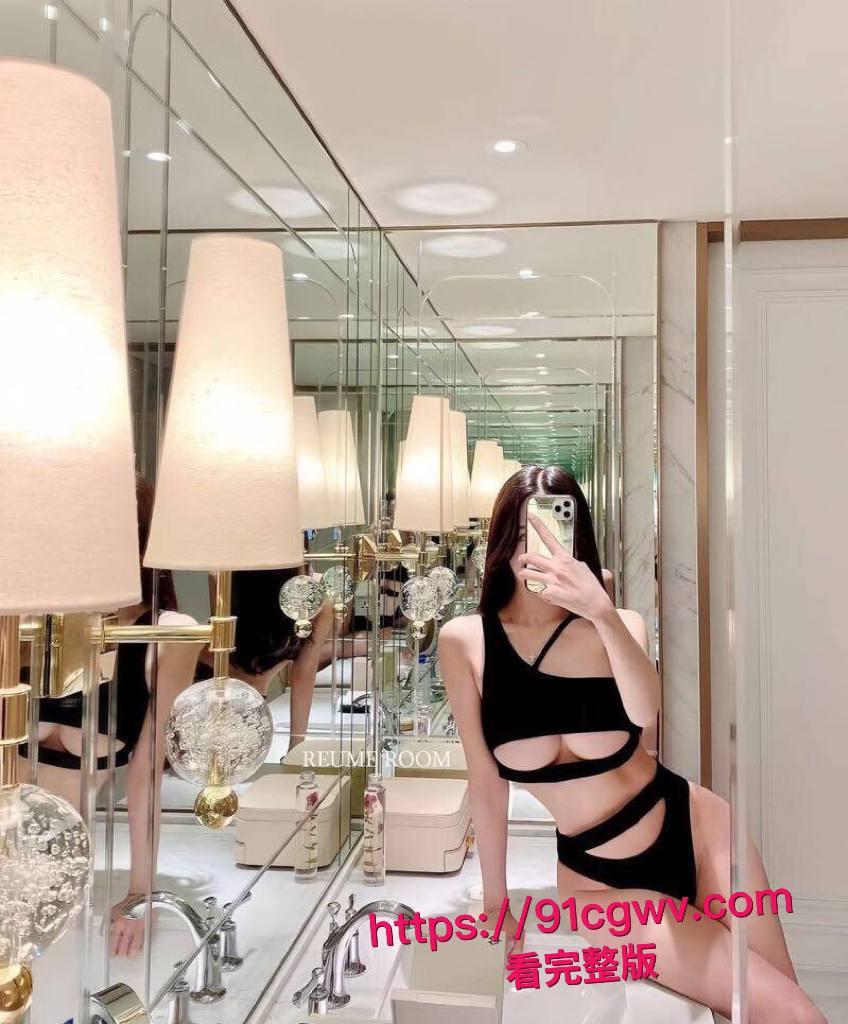 黑丝巨乳美少女酒店被无套狂操，奶子晃得哗哗响，小哥哥下手狠到炸裂！-5