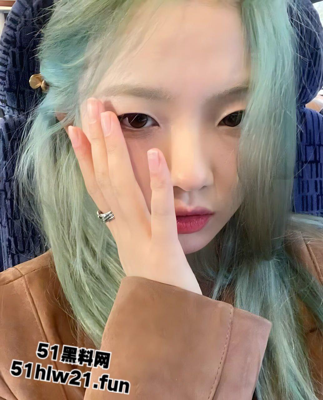 绿毛潮妹口过无数鸡巴仍未破处，找陌生男破膜开苞操战一夜，新逼夹得鸡巴都疼。-6