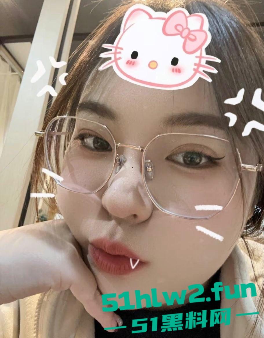 邯郸微胖骚货【钱晶晶】又骚又浪，微信激情视频泄露，男友录屏疯传，舔嘴娇喘主动掀裙，床上不得翻天？-5