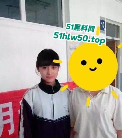 校花级别，重庆财大新疆母狗【夏兹热丽】第一次刚破处就被拍下口吞脸射！-1